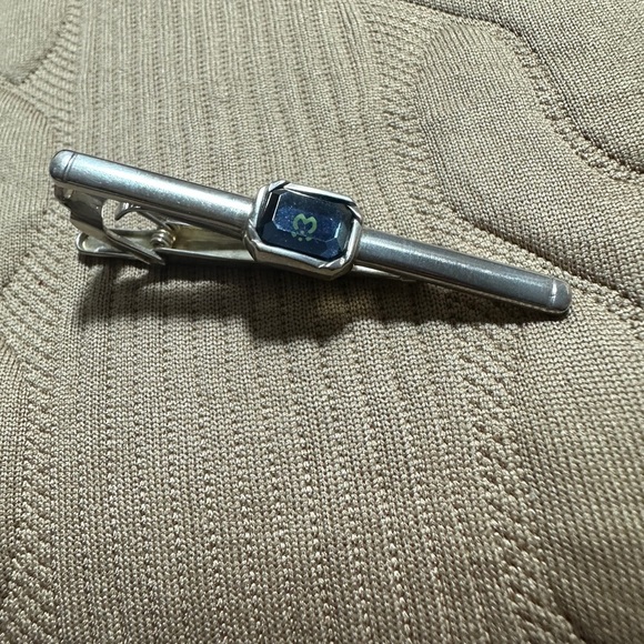 Mila shön tie clip Brass x luminous shell x glass - Picture 2 of 6